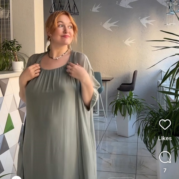 . Italian Silk Dress and Kimono Cape: Refined Elegance - Picture 10 of 13